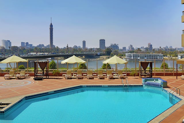 Ramses Hilton · piscina de uno de los hoteles previstos